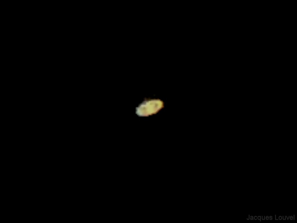 Saturne, la planète aux anneaux, capturée
à l'aide d'un APN Panasonic TZ60
le 26 mai 2016 dans le ciel d'Italie